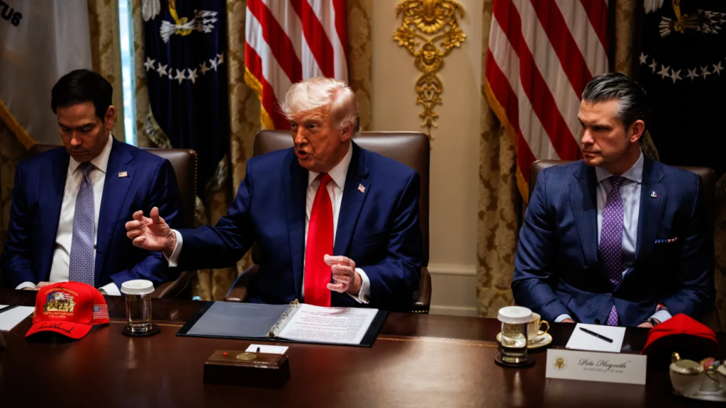Trump desestima que Irán supervise el estrecho de Ormuz y emite aviso militar