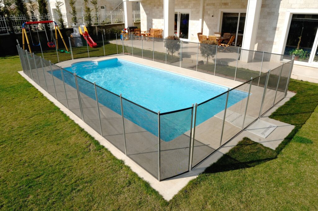 Piscina, cerca de piscina, natación, verano