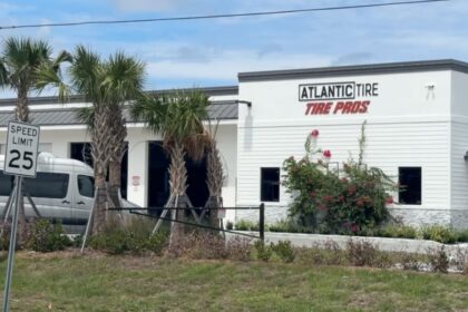 Tragedia en Stuart: joven mecánico muere atropellado en Atlantic Tire Center