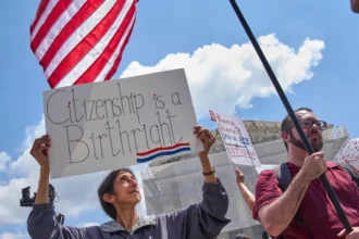 ¿Ciudadanía por nacimiento a salvo? El fallo que frena los planes de Trump