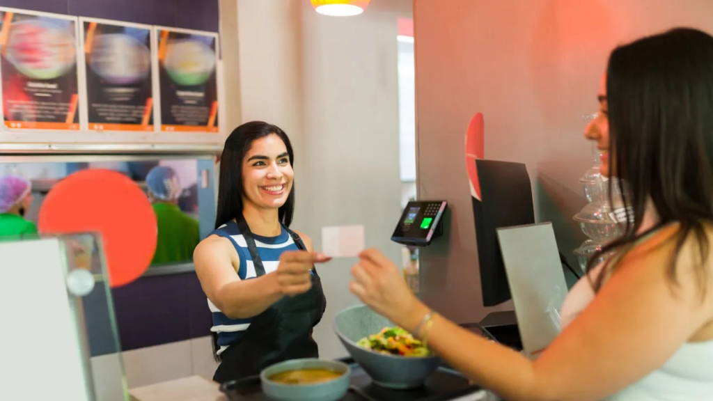 ¿Verano sin sueldo? La dura realidad laboral que enfrentan los jóvenes
