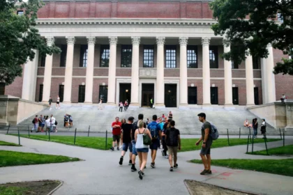 Estudiantes y periodistas bajo la lupa: El nuevo cerrojo del DHS