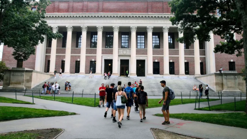 Estudiantes y periodistas bajo la lupa: El nuevo cerrojo del DHS