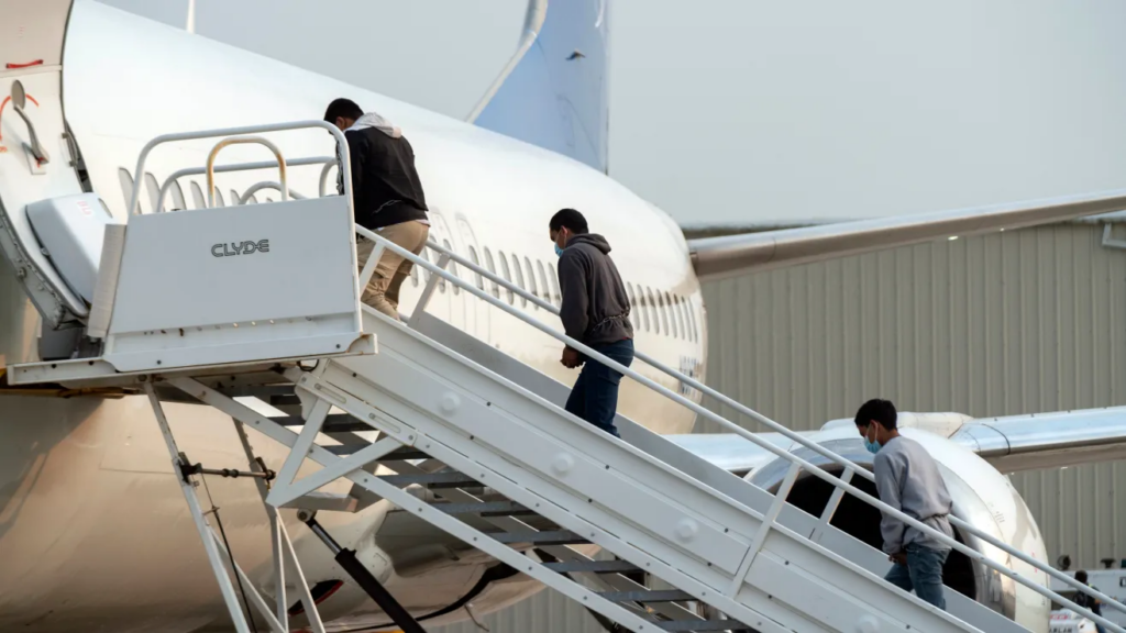 Juicios exprés: La nueva regla que acelera asilos y deportaciones