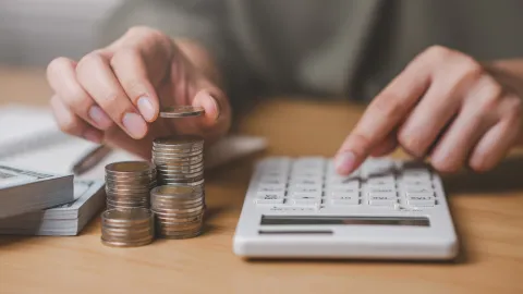 Alerta económica: Fed advierte que tasas podrían subir y encarecer tus deudas