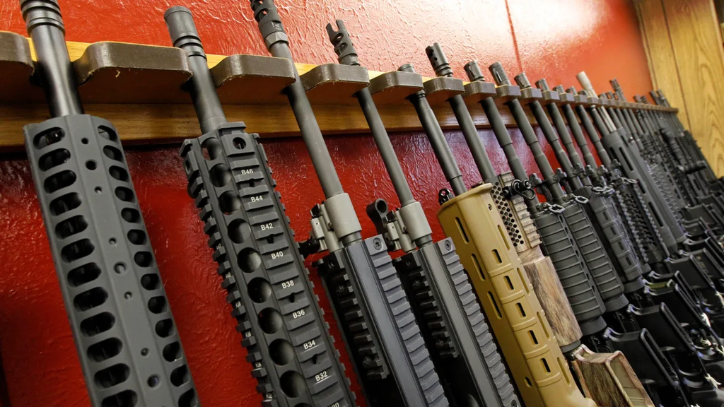 Armas AR-15 ante la Corte Suprema: ¿Se cae la prohibición en EE. UU.?