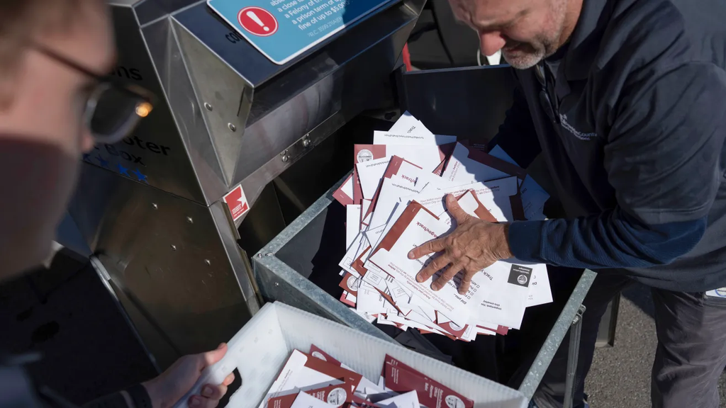 Jaque al voto por correo: Juez frena la orden de Trump en EE. UU.
