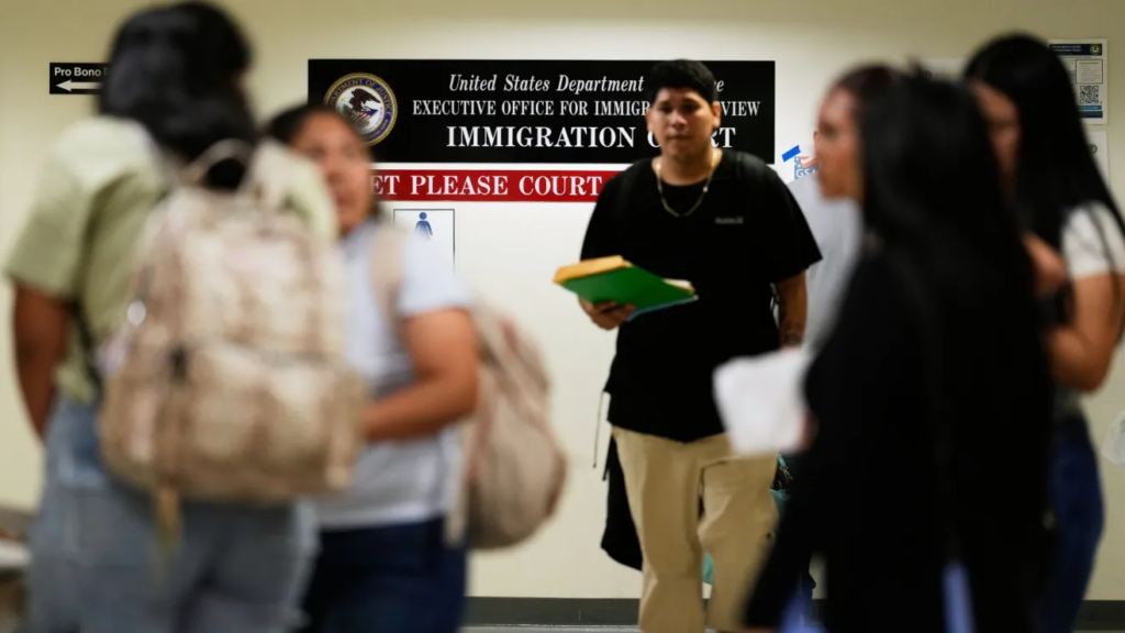 Deuda impagable: El castigo de 84 mil millones en multas a inmigrantes