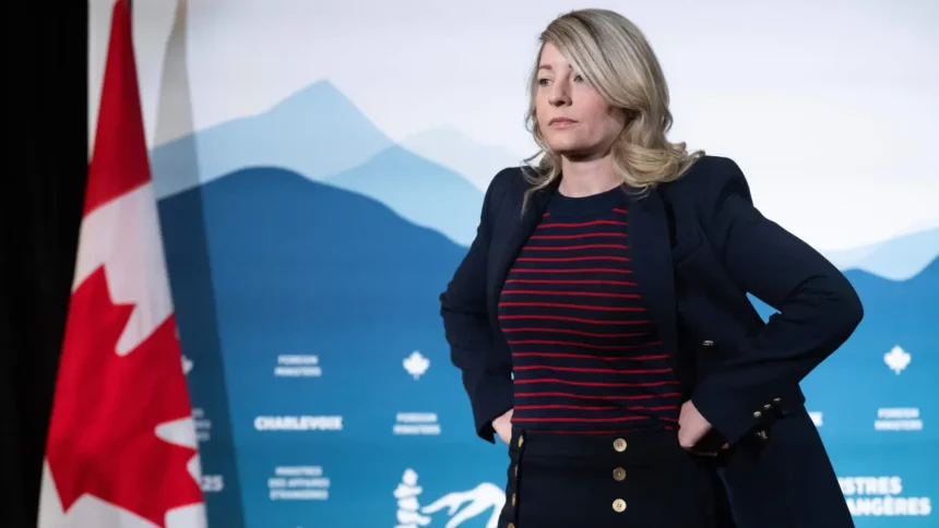 Escalada comercial: Canadá castiga 700 productos de EE. UU. y Trump estalla