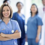 El constante envejecimiento de la población mantiene a la industria médica como un motor inagotable de empleo.