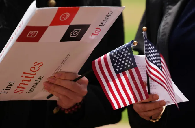 ¡Alerta de desnaturalización! USCIS va tras quienes mintieron en su ciudadanía