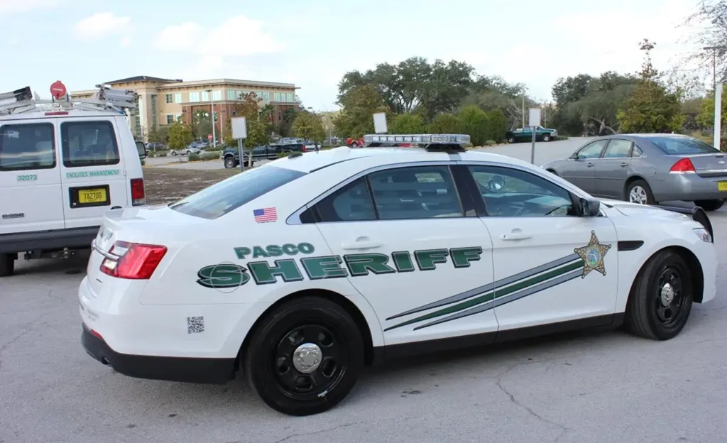 Indignación en Florida: Sheriff califica de “monstruo” a exagente por abuso a menor