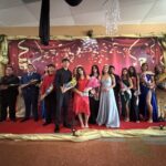Jóvenes de Treasure Coast High School conmemoran el Mes de la Herencia Hispana con música latina, salsa y la coronación del Rey y la Reina de la Hispanidad.