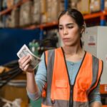 Las latinas son la columna vertebral de industrias esenciales: hospitalidad, salud, servicios y comercio.