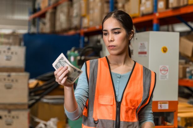 Las latinas son la columna vertebral de industrias esenciales: hospitalidad, salud, servicios y comercio.