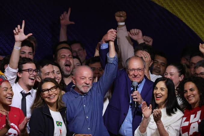 Lula da Silva fue reelegido presidente de Brasil al vencer a Flávio Bolsonaro
