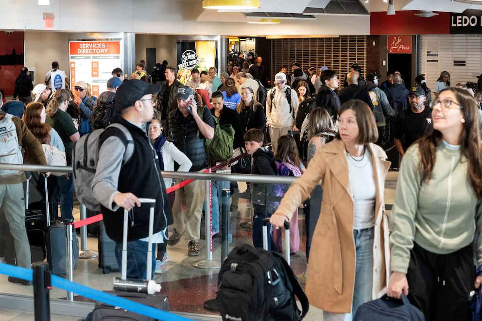 Viajar a EEUU tendrá un nuevo requisito desde noviembre: quiénes deberán presentar una declaración obligatoria antes de abordar el avión