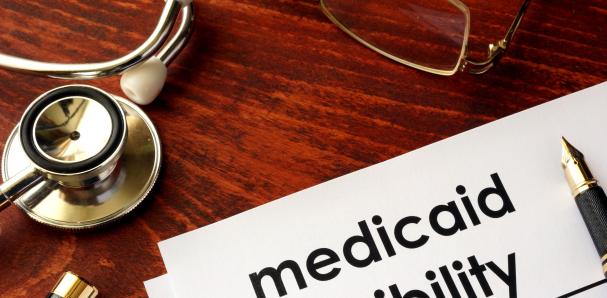 ¡Recorte drástico! Medicaid excluye a miles de inmigrantes con estatus legal desde hoy