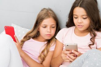 Florida aplicara restricciones a las redes sociales para menores de 14 años